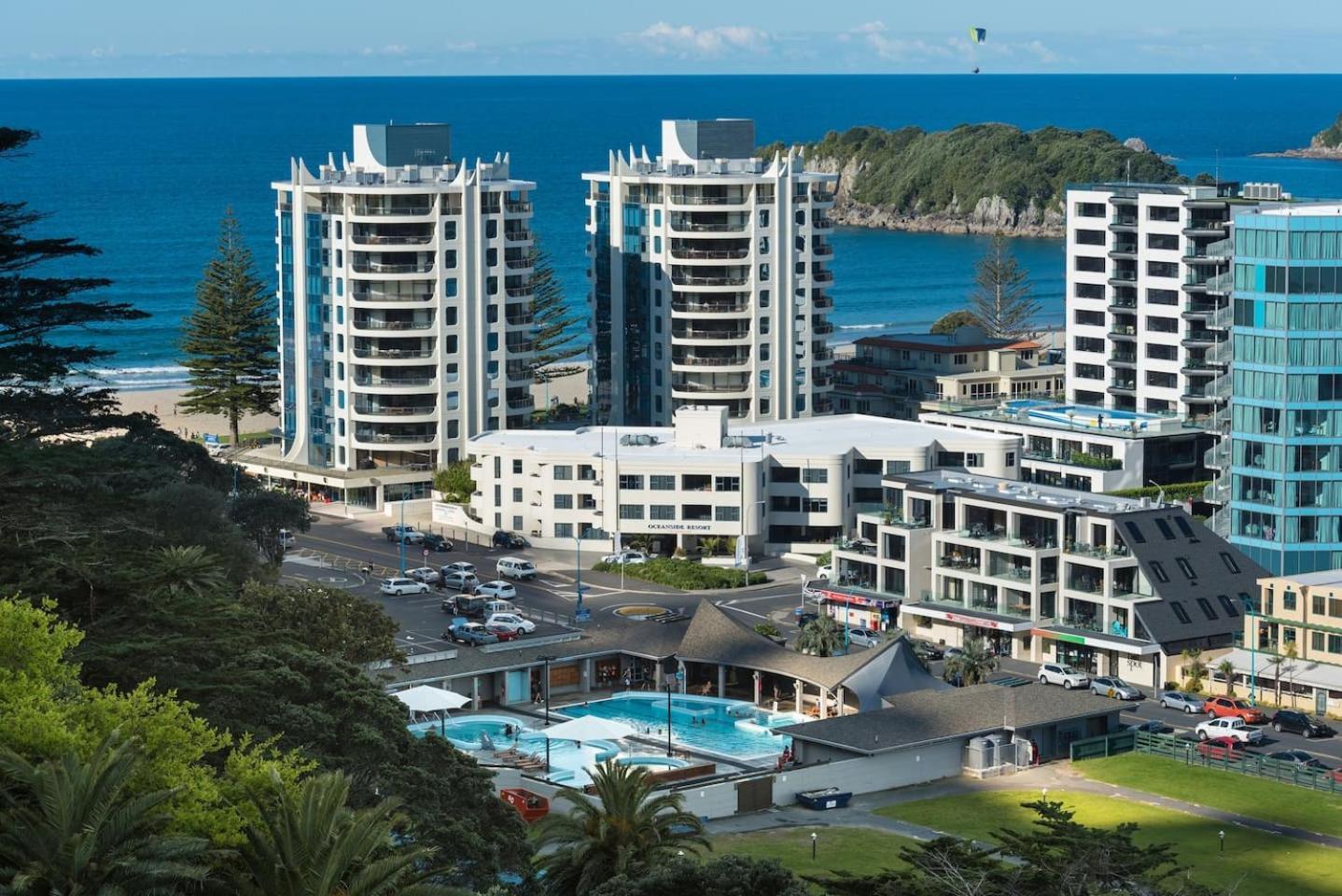 Apartmán Oceanside Bliss - Absolute Beachfront - Uninterrupted Ocean Views With Pool Mount Maunganui Exteriér fotografie