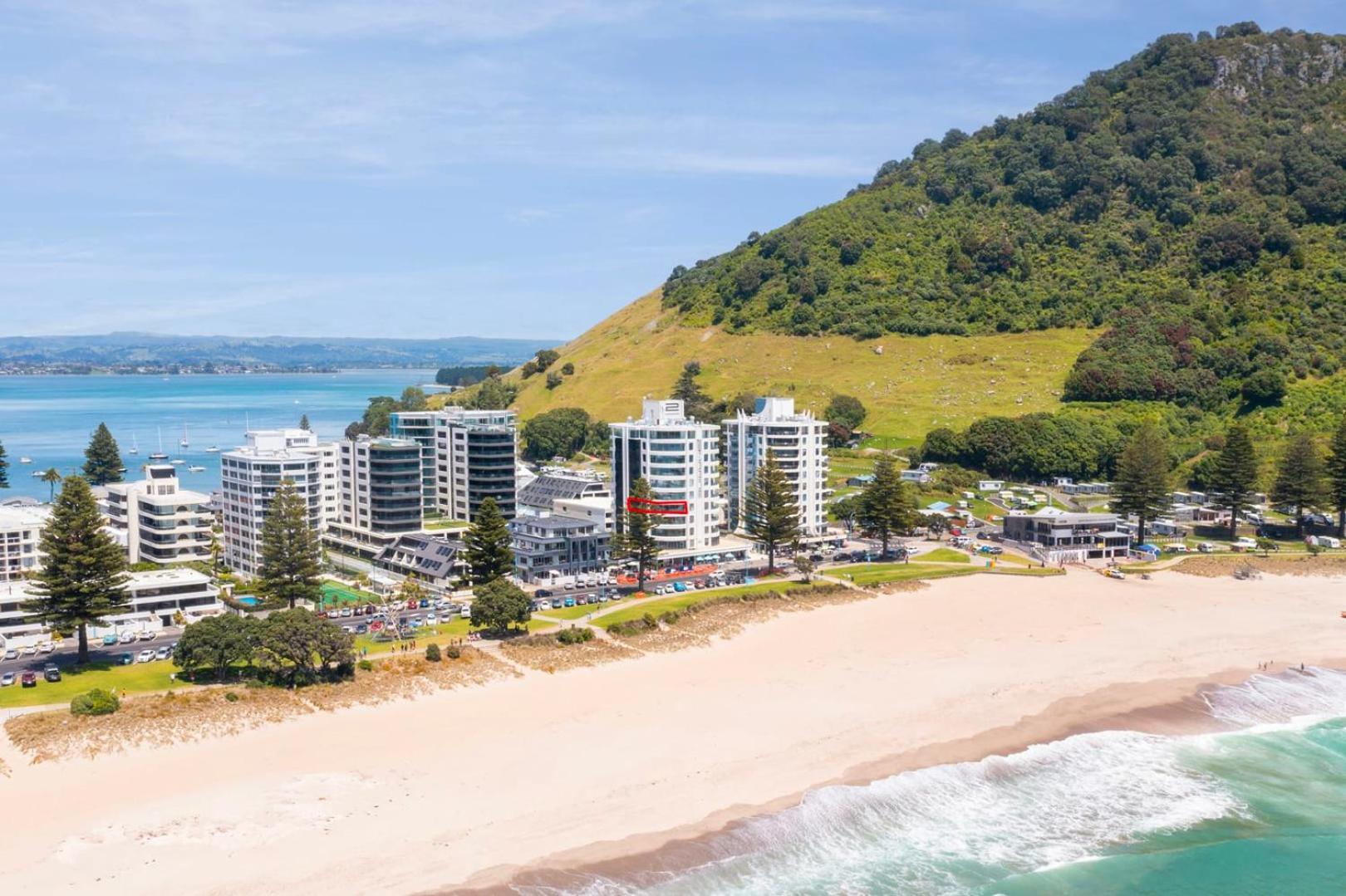 Apartmán Oceanside Bliss - Absolute Beachfront - Uninterrupted Ocean Views With Pool Mount Maunganui Exteriér fotografie