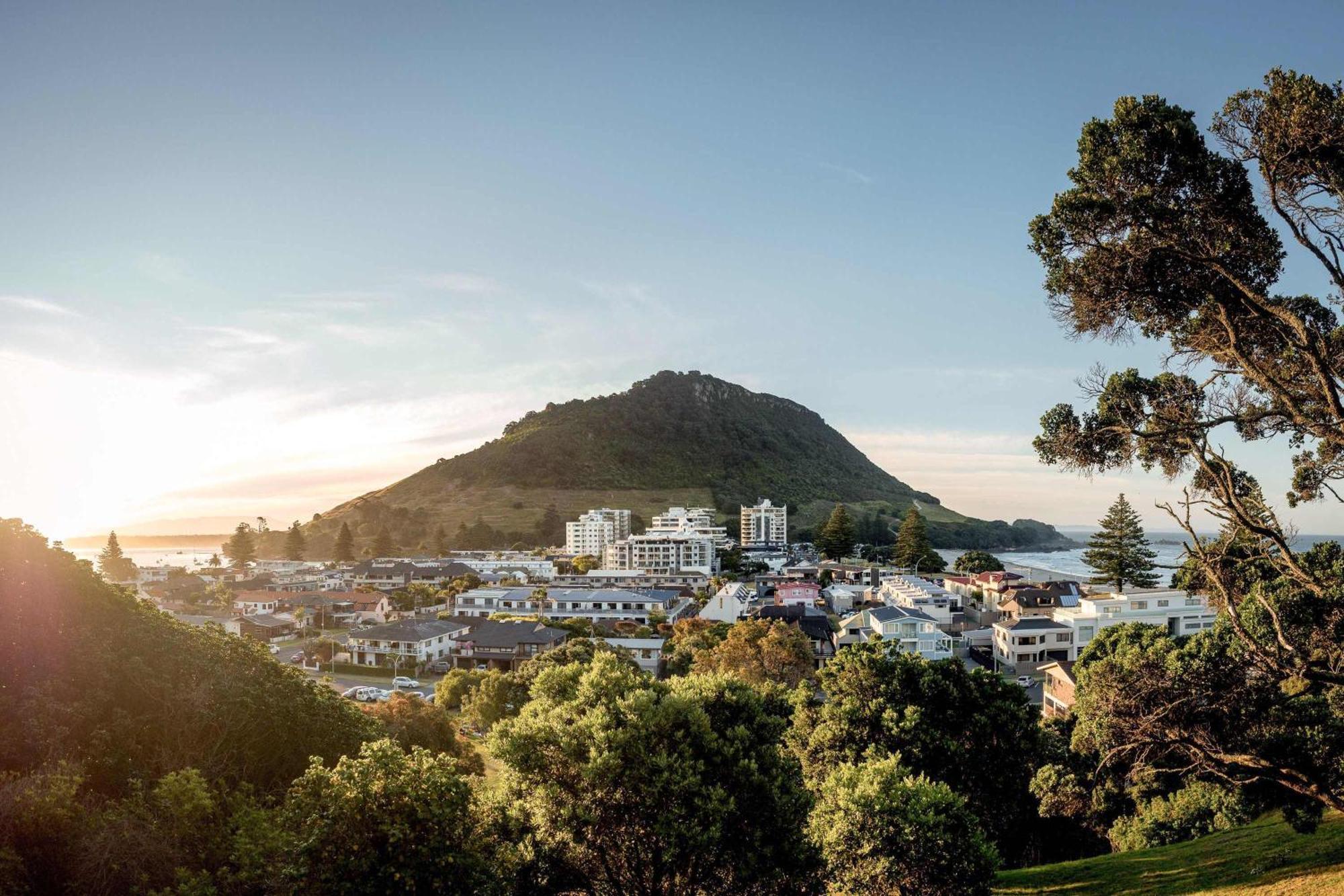 Apartmán Oceanside Bliss - Absolute Beachfront - Uninterrupted Ocean Views With Pool Mount Maunganui Exteriér fotografie