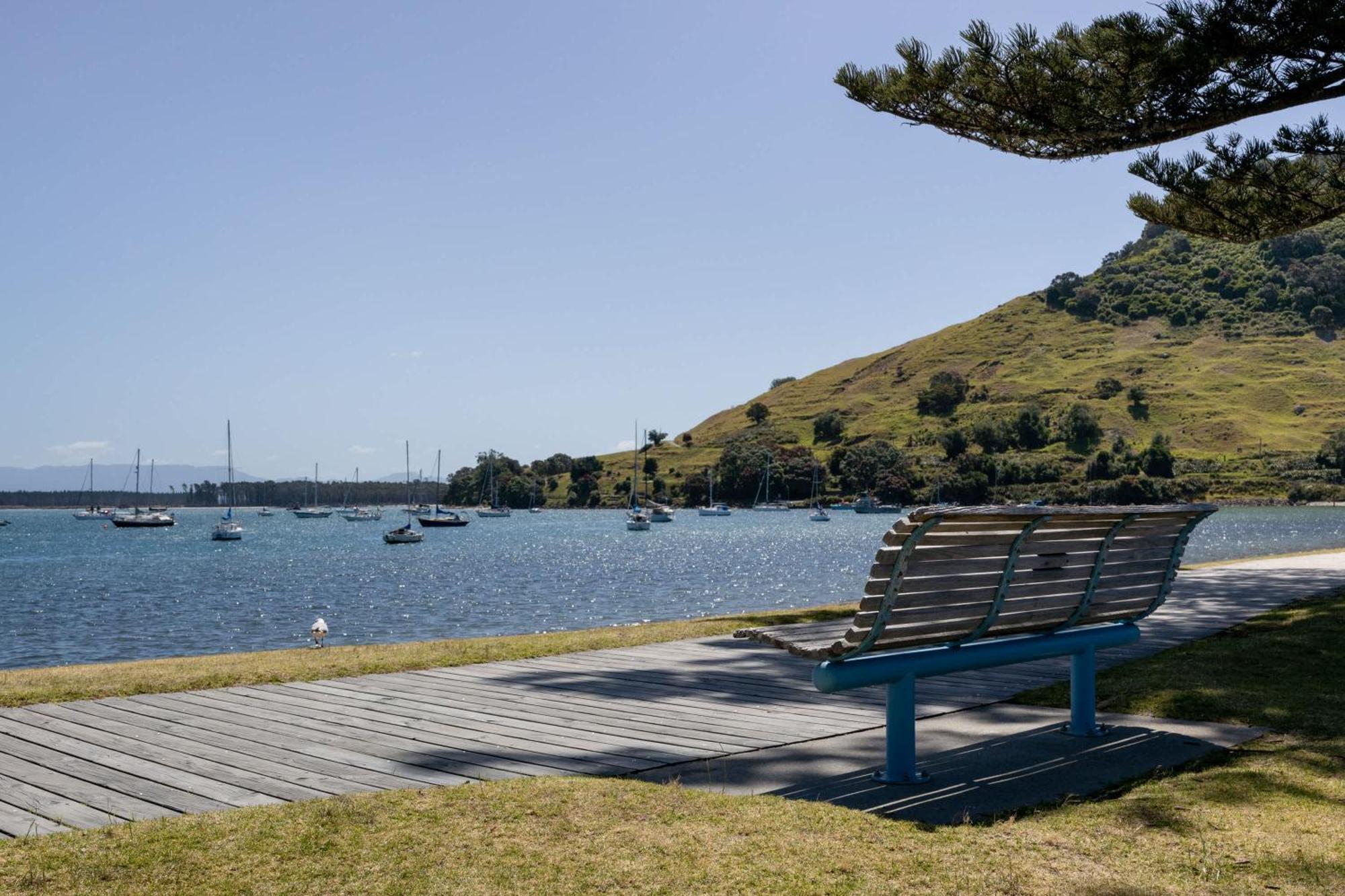 Apartmán Oceanside Bliss - Absolute Beachfront - Uninterrupted Ocean Views With Pool Mount Maunganui Exteriér fotografie