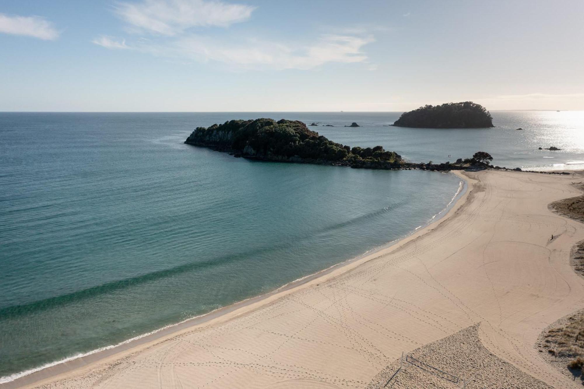 Apartmán Oceanside Bliss - Absolute Beachfront - Uninterrupted Ocean Views With Pool Mount Maunganui Exteriér fotografie