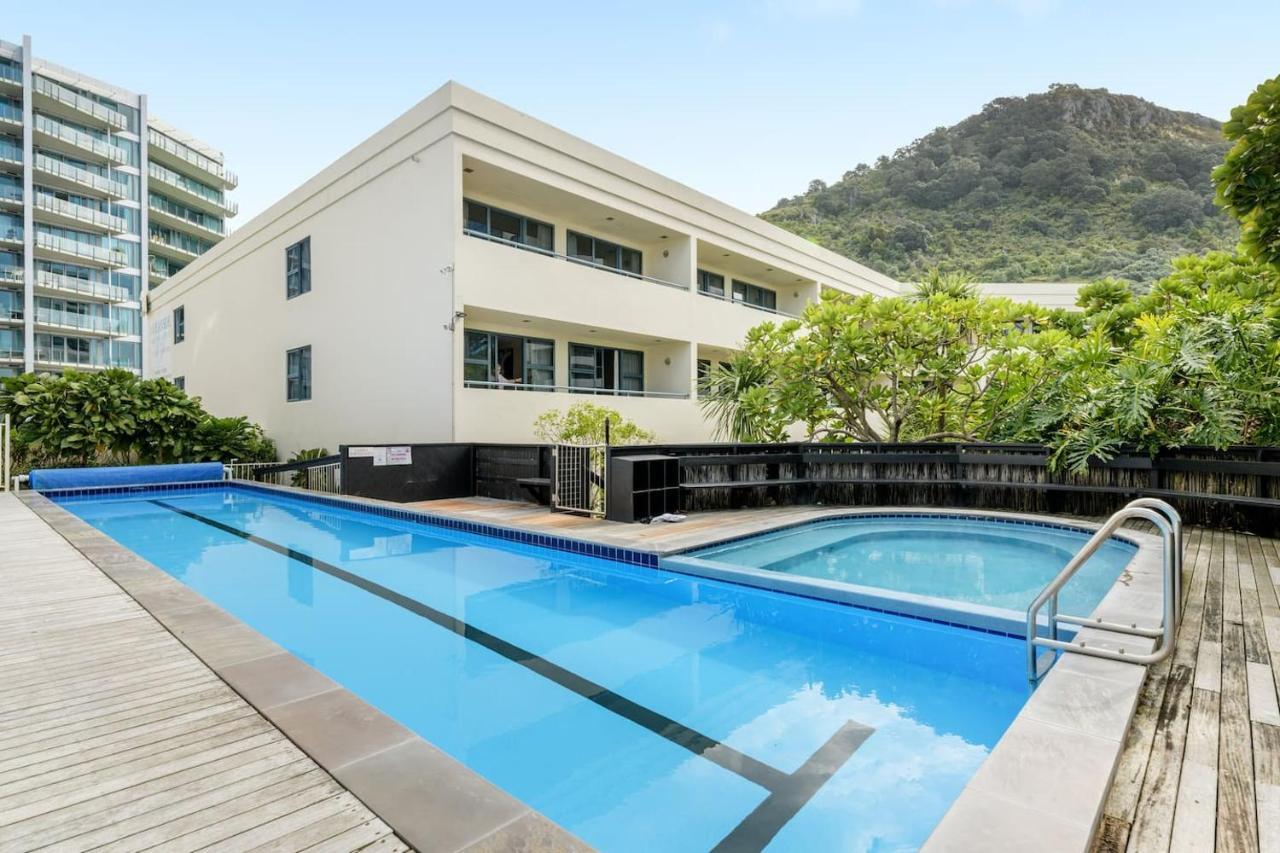 Apartmán Oceanside Bliss - Absolute Beachfront - Uninterrupted Ocean Views With Pool Mount Maunganui Exteriér fotografie